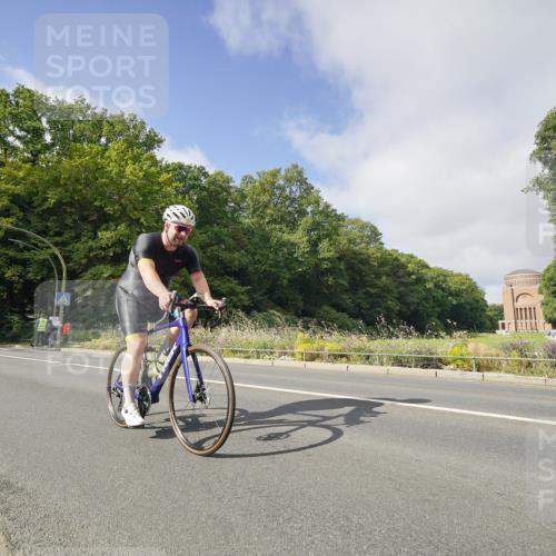14.09.2025 - Stadtparktriathlon Michael Burmester http://msf.ph/oto/8891691 14.09.2025 10:41:49 Radfahren 638, 683, 760, 774, 820 meine-sportfotos.de