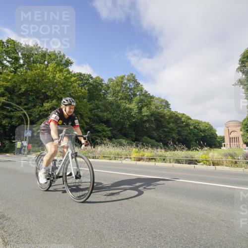 14.09.2025 - Stadtparktriathlon Michael Burmester http://msf.ph/oto/8891692 14.09.2025 10:41:52 Radfahren 638, 683, 739, 760, 774, 820 meine-sportfotos.de