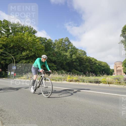 14.09.2025 - Stadtparktriathlon Michael Burmester http://msf.ph/oto/8891697 14.09.2025 10:42:00 Radfahren 602, 638, 678, 739, 820 meine-sportfotos.de