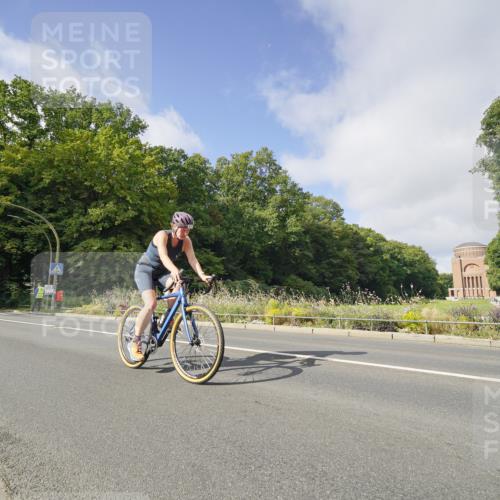 14.09.2025 - Stadtparktriathlon Michael Burmester http://msf.ph/oto/8891701 14.09.2025 10:42:08 Radfahren 621, 678, 769 meine-sportfotos.de