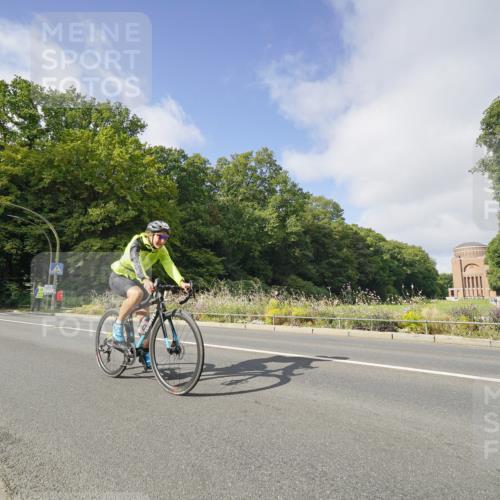 14.09.2025 - Stadtparktriathlon Michael Burmester http://msf.ph/oto/8891704 14.09.2025 10:42:15 Radfahren 621, 628, 657, 692, 754, 769 meine-sportfotos.de