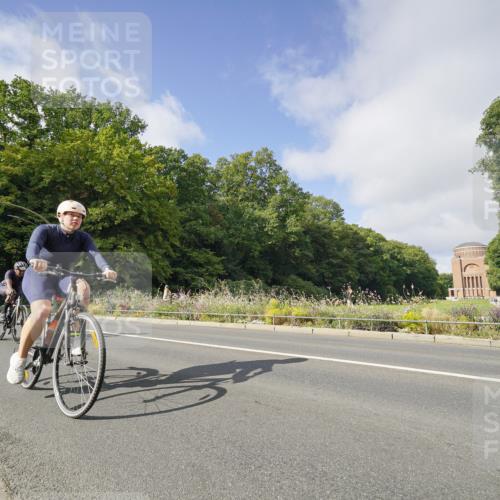 14.09.2025 - Stadtparktriathlon Michael Burmester http://msf.ph/oto/8891705 14.09.2025 10:42:17 Radfahren 599, 621, 628, 657, 676, 692, 754 meine-sportfotos.de