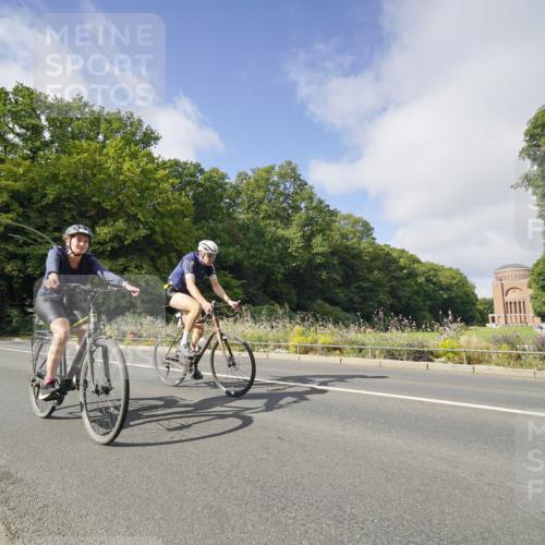 14.09.2025 - Stadtparktriathlon Michael Burmester http://msf.ph/oto/8891709 14.09.2025 10:42:21 Radfahren 599, 621, 628, 657, 676, 692, 754 meine-sportfotos.de