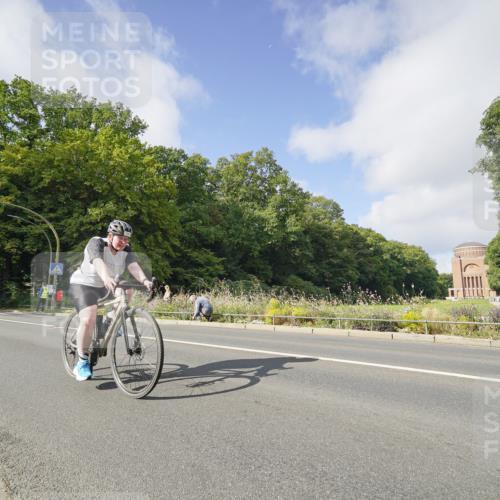 14.09.2025 - Stadtparktriathlon Michael Burmester http://msf.ph/oto/8891714 14.09.2025 10:42:46 Radfahren 646, 708, 724 meine-sportfotos.de