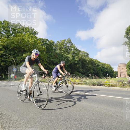 14.09.2025 - Stadtparktriathlon Michael Burmester http://msf.ph/oto/8891717 14.09.2025 10:42:55 Radfahren 646, 659, 710, 767, 772 meine-sportfotos.de