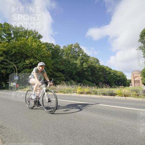 14.09.2025 - Stadtparktriathlon Michael Burmester http://msf.ph/oto/8891724 14.09.2025 10:43:13 Radfahren 600, 663, 664 meine-sportfotos.de