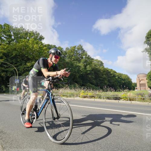 14.09.2025 - Stadtparktriathlon Michael Burmester http://msf.ph/oto/8891733 14.09.2025 10:43:33 Radfahren 693, 734, 764, 783, 788, 797, 798, 805, 811, 817 meine-sportfotos.de