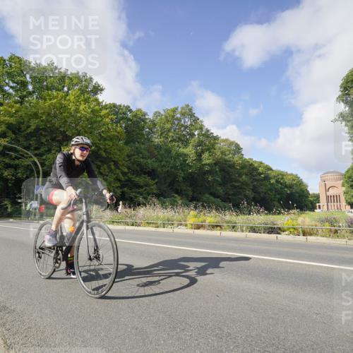 14.09.2025 - Stadtparktriathlon Michael Burmester http://msf.ph/oto/8891742 14.09.2025 10:43:46 Radfahren 651, 717, 797, 806 meine-sportfotos.de