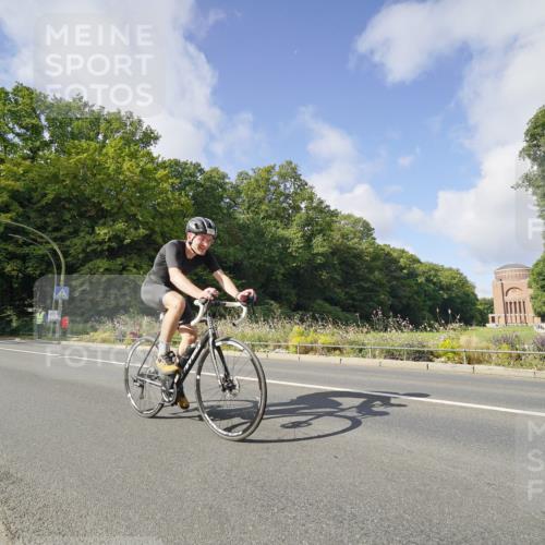 14.09.2025 - Stadtparktriathlon Michael Burmester http://msf.ph/oto/8891745 14.09.2025 10:43:58 Radfahren 737 meine-sportfotos.de