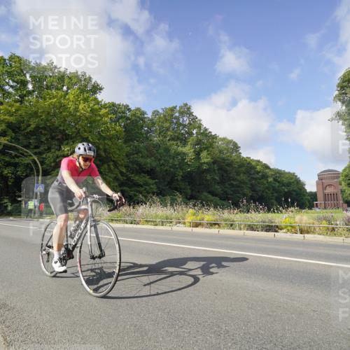 14.09.2025 - Stadtparktriathlon Michael Burmester http://msf.ph/oto/8891760 14.09.2025 10:44:30 Radfahren 633, 677, 720, 727, 752 meine-sportfotos.de