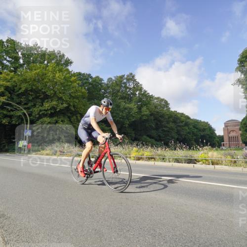 14.09.2025 - Stadtparktriathlon Michael Burmester http://msf.ph/oto/8891764 14.09.2025 10:44:46 Radfahren 631, 694, 743, 785, 813 meine-sportfotos.de