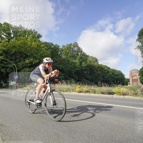 14.09.2025 - Stadtparktriathlon Michael Burmester http://msf.ph/oto/8891778 14.09.2025 10:45:18 Radfahren 642, 723, 730, 748, 759, 799, 800 meine-sportfotos.de