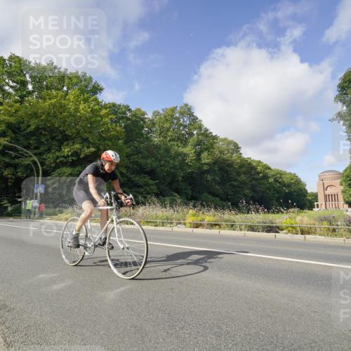 14.09.2025 - Stadtparktriathlon Michael Burmester http://msf.ph/oto/8891793 14.09.2025 10:45:43 Radfahren 622, 686, 688, 761 meine-sportfotos.de