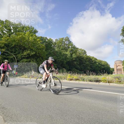 14.09.2025 - Stadtparktriathlon Michael Burmester http://msf.ph/oto/8891796 14.09.2025 10:45:54 Radfahren 667, 679, 688, 702 meine-sportfotos.de