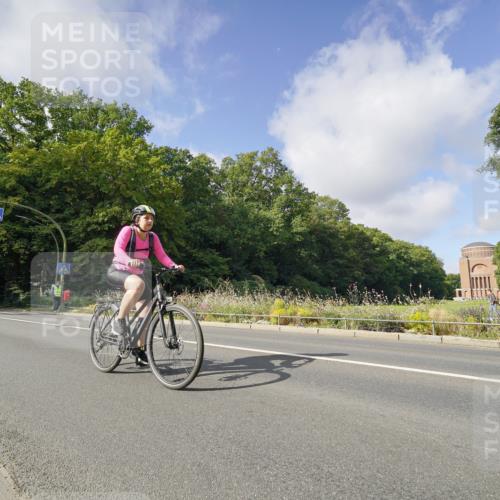14.09.2025 - Stadtparktriathlon Michael Burmester http://msf.ph/oto/8891798 14.09.2025 10:45:55 Radfahren 667, 679, 688, 702, 808 meine-sportfotos.de