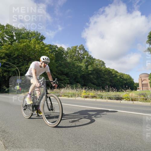 14.09.2025 - Stadtparktriathlon Michael Burmester http://msf.ph/oto/8891800 14.09.2025 10:46:04 Radfahren 702, 808 meine-sportfotos.de