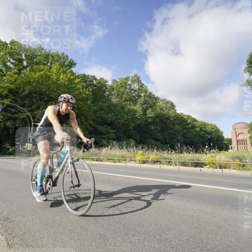 14.09.2025 - Stadtparktriathlon Michael Burmester http://msf.ph/oto/8891803 14.09.2025 10:46:19 Radfahren 632, 766 meine-sportfotos.de