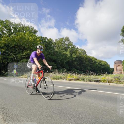 14.09.2025 - Stadtparktriathlon Michael Burmester http://msf.ph/oto/8891823 14.09.2025 10:47:06 Radfahren 699, 786 meine-sportfotos.de