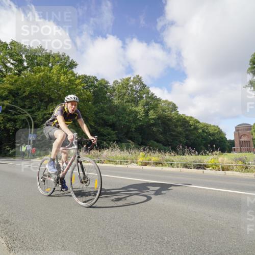 14.09.2025 - Stadtparktriathlon Michael Burmester http://msf.ph/oto/8891831 14.09.2025 10:47:33 Radfahren 650, 736, 780, 790, 801 meine-sportfotos.de