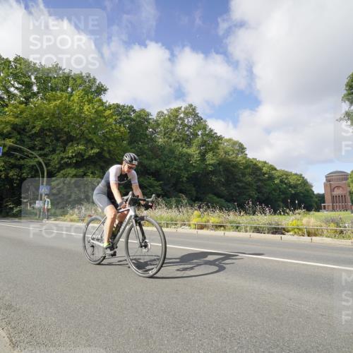 14.09.2025 - Stadtparktriathlon Michael Burmester http://msf.ph/oto/8891835 14.09.2025 10:47:38 Radfahren 650, 780, 801 meine-sportfotos.de
