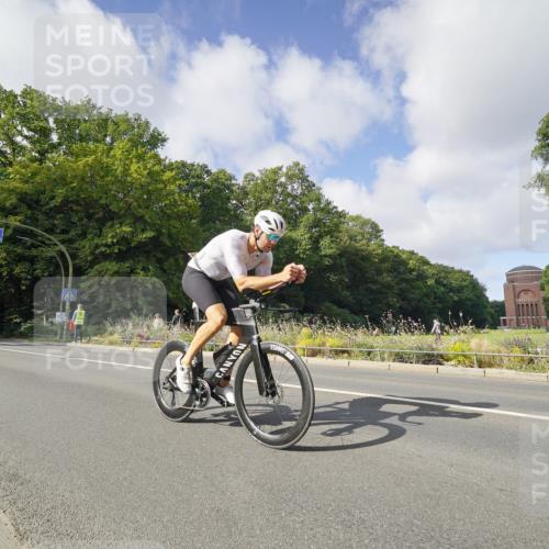 14.09.2025 - Stadtparktriathlon Michael Burmester http://msf.ph/oto/8891836 14.09.2025 10:47:49 Radfahren 641, 697, 729, 787, 793 meine-sportfotos.de