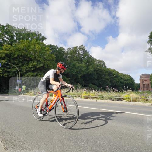 14.09.2025 - Stadtparktriathlon Michael Burmester http://msf.ph/oto/8891854 14.09.2025 10:48:09 Radfahren 647, 662, 665, 728, 740, 749, 762, 765, 777, 792, 818 meine-sportfotos.de