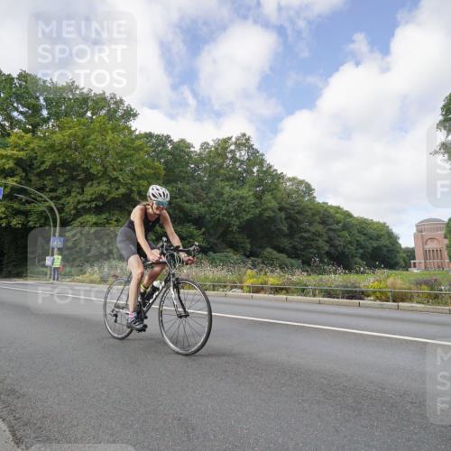 14.09.2025 - Stadtparktriathlon Michael Burmester http://msf.ph/oto/8891867 14.09.2025 10:48:49 Radfahren 626, 701, 778 meine-sportfotos.de