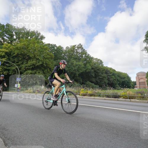 14.09.2025 - Stadtparktriathlon Michael Burmester http://msf.ph/oto/8891873 14.09.2025 10:49:00 Radfahren 558, 626, 746, 760, 770, 771, 778, 802 meine-sportfotos.de