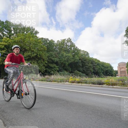 14.09.2025 - Stadtparktriathlon Michael Burmester http://msf.ph/oto/8891877 14.09.2025 10:49:03 Radfahren 558, 674, 746, 760, 770, 771, 778, 802 meine-sportfotos.de