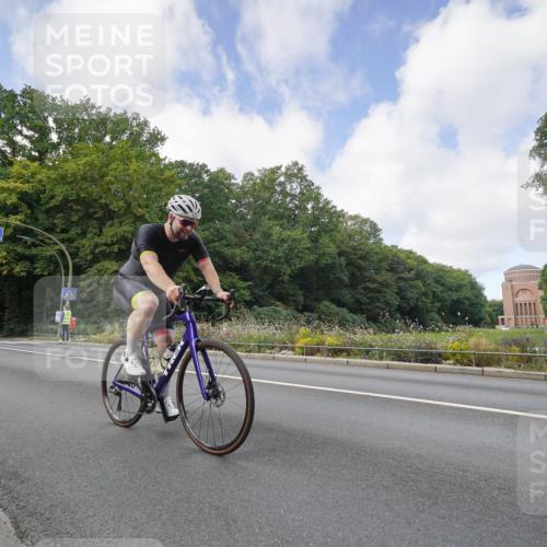 14.09.2025 - Stadtparktriathlon Michael Burmester http://msf.ph/oto/8891881 14.09.2025 10:49:13 Radfahren 637, 674, 755, 770, 774, 816 meine-sportfotos.de