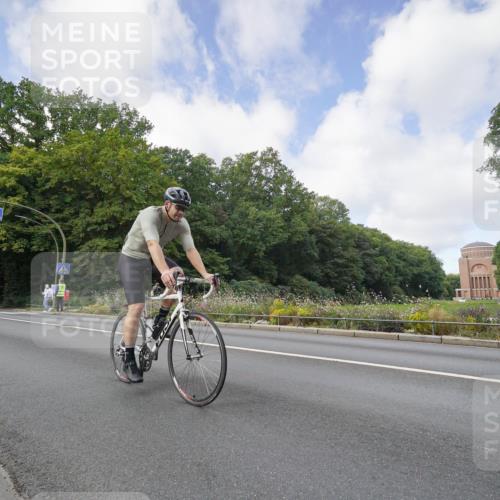 14.09.2025 - Stadtparktriathlon Michael Burmester http://msf.ph/oto/8891883 14.09.2025 10:49:14 Radfahren 637, 674, 755, 770, 774, 816 meine-sportfotos.de
