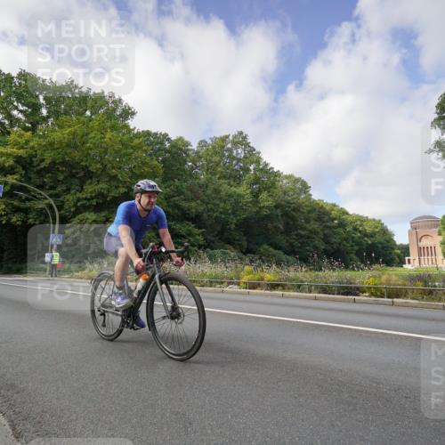 14.09.2025 - Stadtparktriathlon Michael Burmester http://msf.ph/oto/8891897 14.09.2025 10:49:51 Radfahren 638, 643, 744, 754, 767 meine-sportfotos.de
