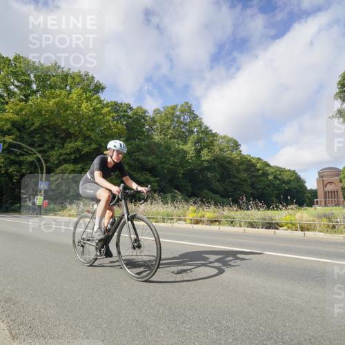 14.09.2025 - Stadtparktriathlon Michael Burmester http://msf.ph/oto/8891911 14.09.2025 10:50:32 Radfahren 676, 683, 698, 710, 739, 763 meine-sportfotos.de