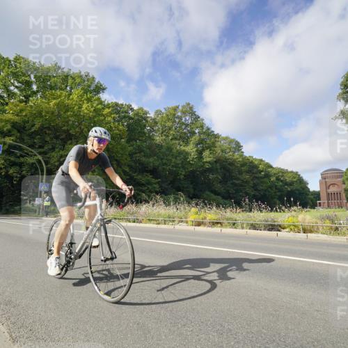 14.09.2025 - Stadtparktriathlon Michael Burmester http://msf.ph/oto/8891920 14.09.2025 10:50:51 Radfahren 659, 737, 753 meine-sportfotos.de