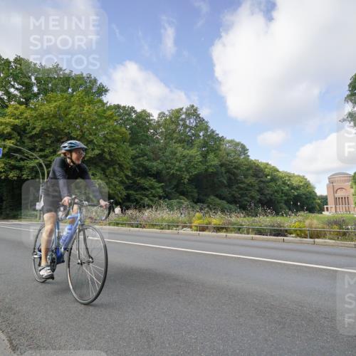 14.09.2025 - Stadtparktriathlon Michael Burmester http://msf.ph/oto/8891931 14.09.2025 10:51:39 Radfahren 664 meine-sportfotos.de