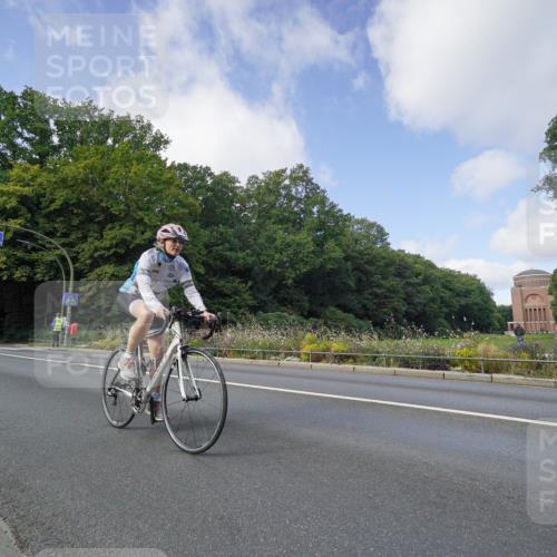 14.09.2025 - Stadtparktriathlon Michael Burmester http://msf.ph/oto/8891963 14.09.2025 10:52:45 Radfahren 646, 694, 718, 723 meine-sportfotos.de