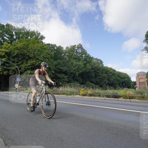 14.09.2025 - Stadtparktriathlon Michael Burmester http://msf.ph/oto/8891966 14.09.2025 10:52:52 Radfahren 646, 657, 723, 730 meine-sportfotos.de