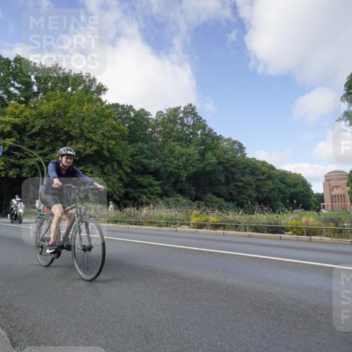 14.09.2025 - Stadtparktriathlon Michael Burmester http://msf.ph/oto/8891967 14.09.2025 10:52:55 Radfahren 646, 657, 708, 723, 730 meine-sportfotos.de