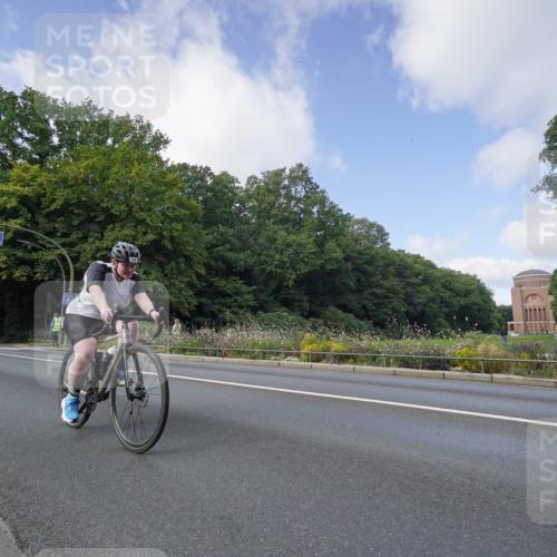 14.09.2025 - Stadtparktriathlon Michael Burmester http://msf.ph/oto/8891975 14.09.2025 10:53:02 Radfahren 691, 708, 730 meine-sportfotos.de