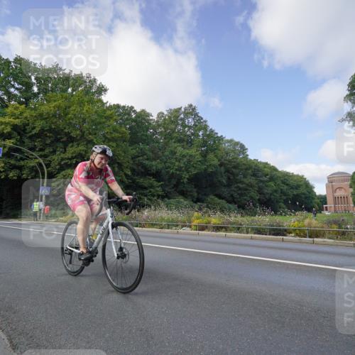 14.09.2025 - Stadtparktriathlon Michael Burmester http://msf.ph/oto/8891976 14.09.2025 10:53:05 Radfahren 691, 708, 730, 734 meine-sportfotos.de