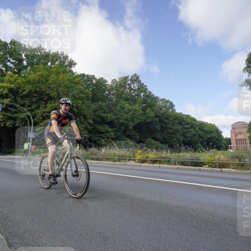 14.09.2025 - Stadtparktriathlon Michael Burmester http://msf.ph/oto/8891978 14.09.2025 10:53:12 Radfahren 734 meine-sportfotos.de