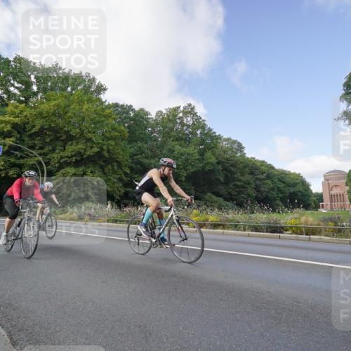 14.09.2025 - Stadtparktriathlon Michael Burmester http://msf.ph/oto/8891989 14.09.2025 10:53:49 Radfahren 631, 668, 685, 758, 766, 808 meine-sportfotos.de