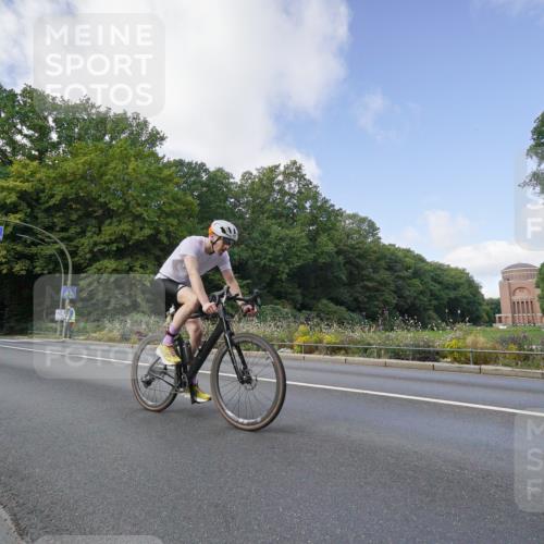 14.09.2025 - Stadtparktriathlon Michael Burmester http://msf.ph/oto/8891993 14.09.2025 10:53:51 Radfahren 631, 668, 685, 758, 766, 808 meine-sportfotos.de
