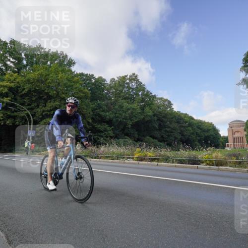 14.09.2025 - Stadtparktriathlon Michael Burmester http://msf.ph/oto/8891998 14.09.2025 10:54:12 Radfahren 735, 761, 793 meine-sportfotos.de