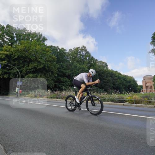14.09.2025 - Stadtparktriathlon Michael Burmester http://msf.ph/oto/8892001 14.09.2025 10:54:15 Radfahren 735, 761, 793, 865 meine-sportfotos.de