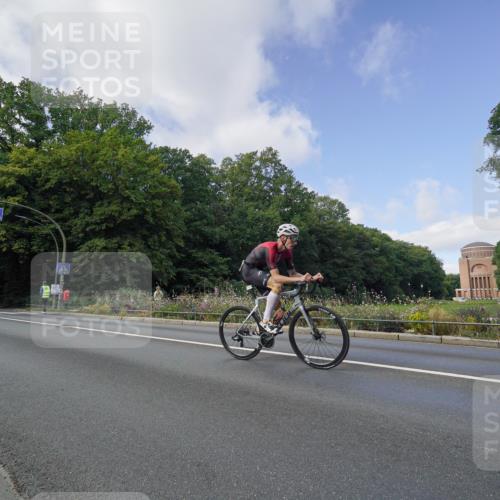 14.09.2025 - Stadtparktriathlon Michael Burmester http://msf.ph/oto/8892004 14.09.2025 10:54:21 Radfahren 779, 793, 815, 865 meine-sportfotos.de