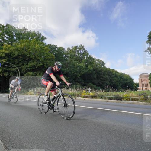14.09.2025 - Stadtparktriathlon Michael Burmester http://msf.ph/oto/8892005 14.09.2025 10:54:27 Radfahren 629, 688, 779, 815, 823, 865, 880 meine-sportfotos.de