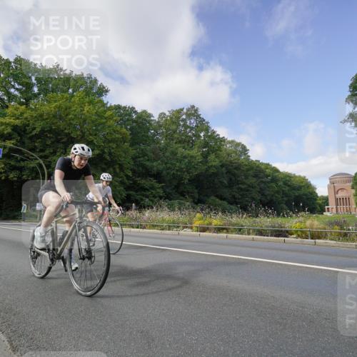 14.09.2025 - Stadtparktriathlon Michael Burmester http://msf.ph/oto/8892011 14.09.2025 10:54:35 Radfahren 629, 667, 671, 688, 732, 749, 823, 880 meine-sportfotos.de