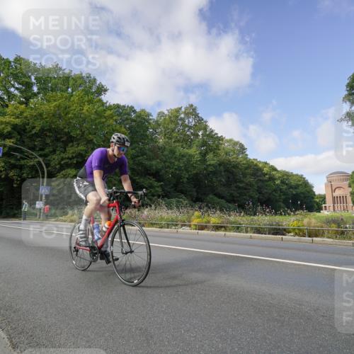 14.09.2025 - Stadtparktriathlon Michael Burmester http://msf.ph/oto/8892034 14.09.2025 10:55:02 Radfahren 686, 687, 700, 704, 769, 786, 901 meine-sportfotos.de