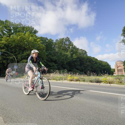 14.09.2025 - Stadtparktriathlon Michael Burmester http://msf.ph/oto/8892044 14.09.2025 10:55:16 Radfahren 632, 699, 705, 721, 729, 842, 847 meine-sportfotos.de